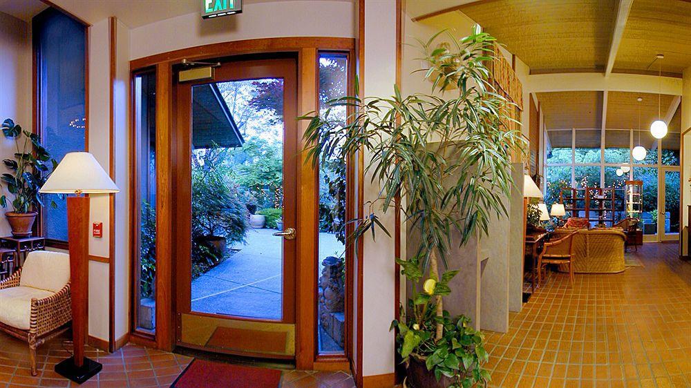 Hotel Dinah's Garden 4*